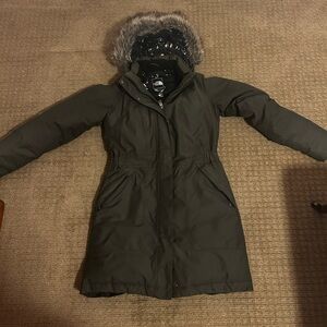 North face parka, down filling, size small. Selling because too snug on me